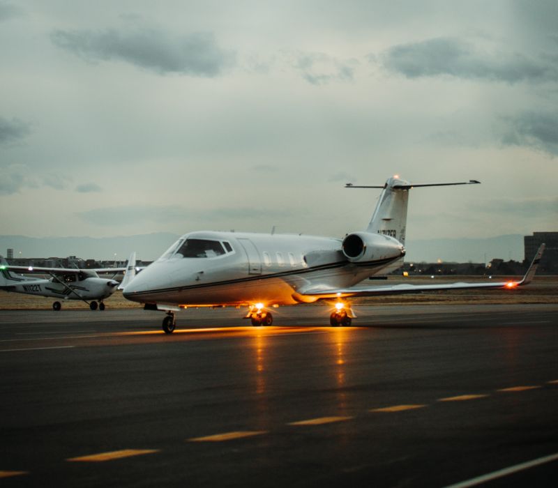 fly private jet