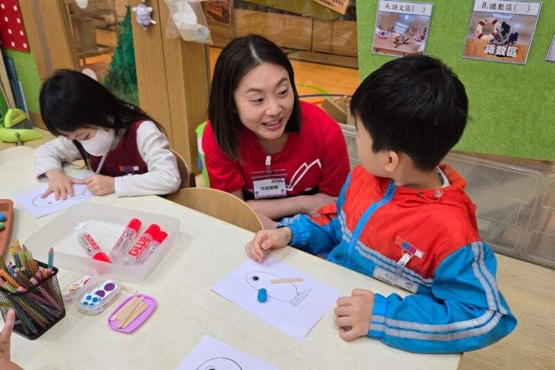Jeannie Leung reading with a child in Hong Kong