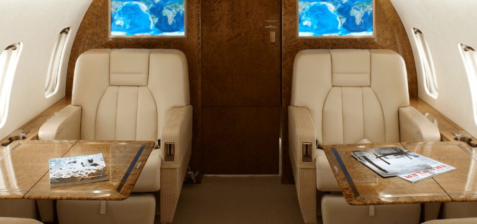 Challenger 850 with bezel around screens-min-01-min