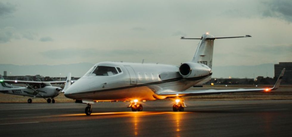 fly private jet